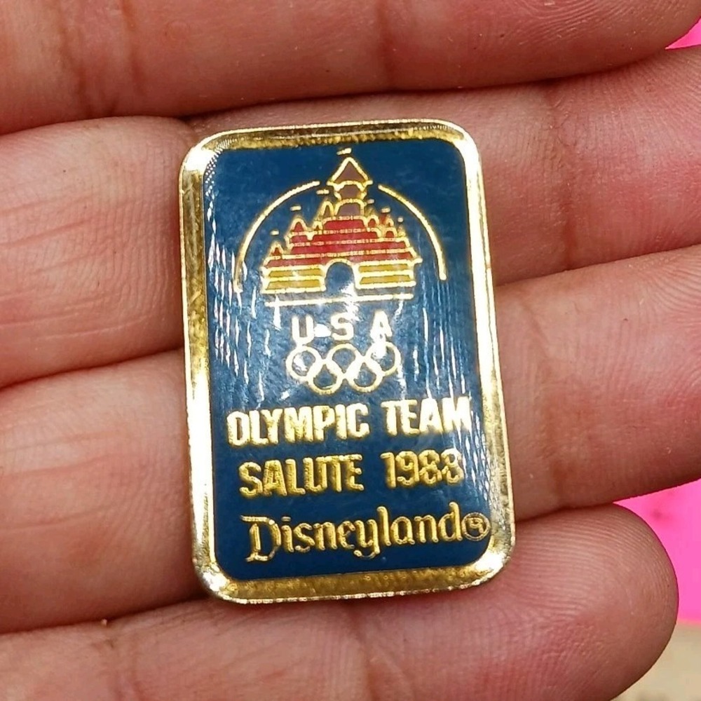 Walt Disney Disneyland Olympic Team Salute 1988 Pin